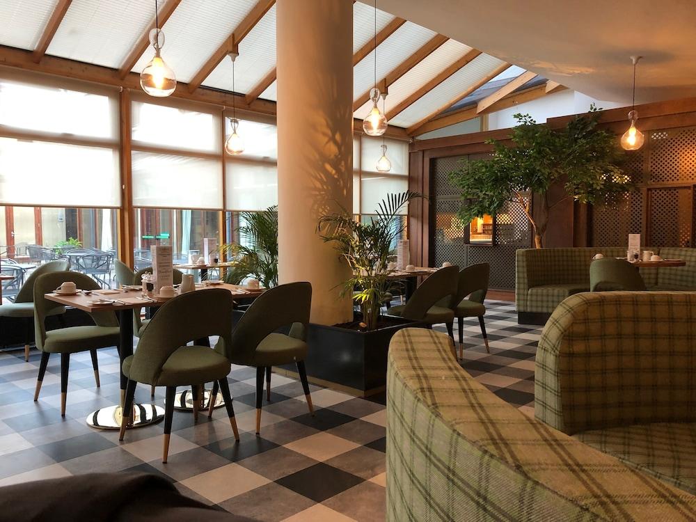 Tullamore Court Hotel ภายนอก รูปภาพ