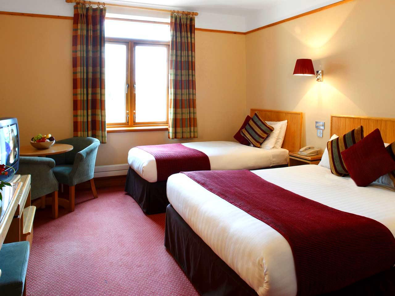 Tullamore Court Hotel ภายนอก รูปภาพ