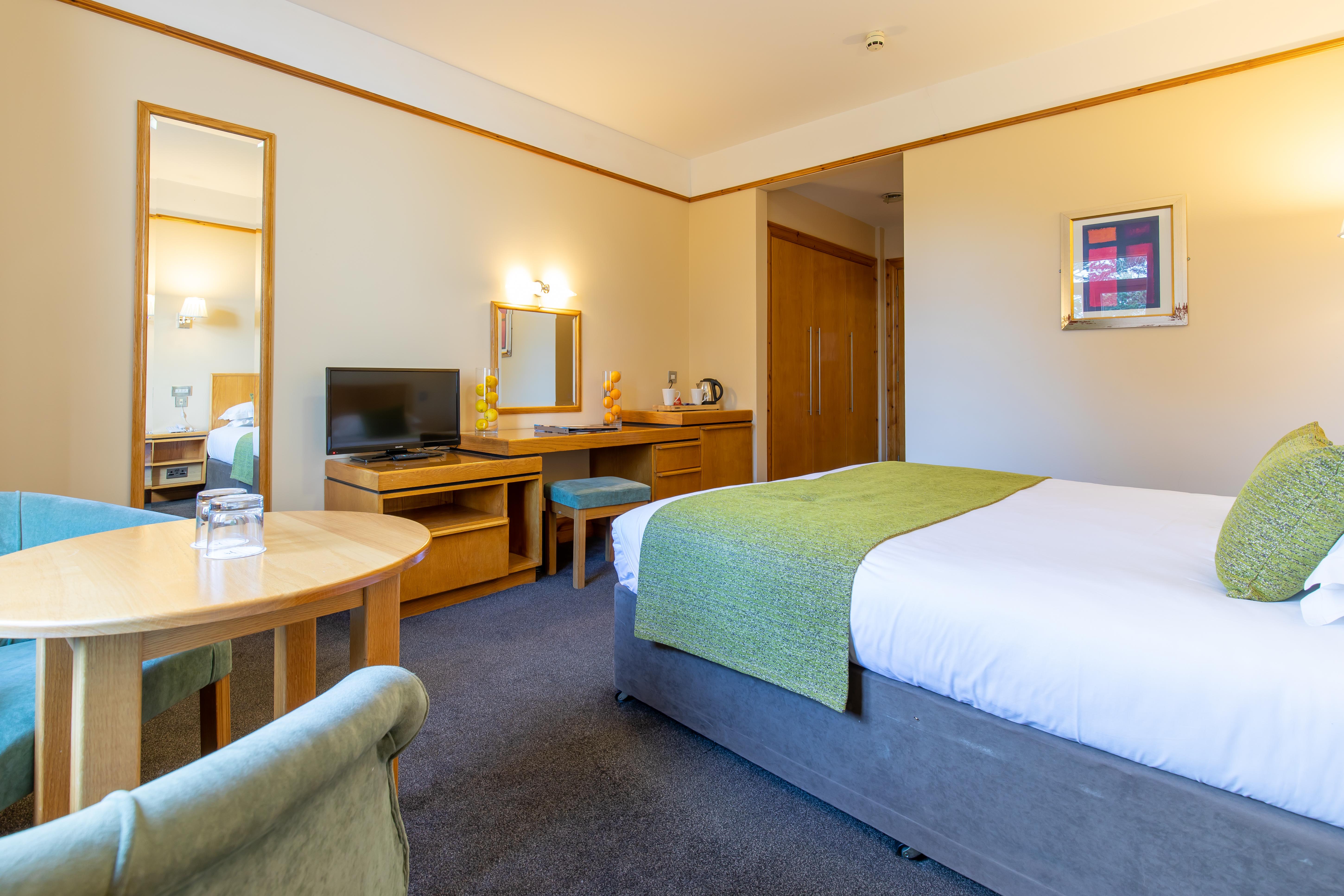 Tullamore Court Hotel ภายนอก รูปภาพ